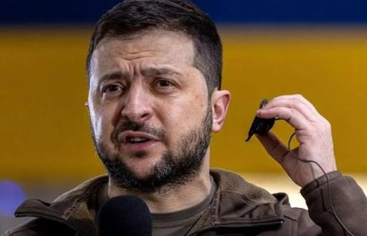 这一拳，打在克里米亚脸上！
 
4月14日凌晨，乌克兰军队对克里米亚发动大规模袭