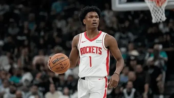 其实，我们也别把目光都集中在杰伦格林身上，火箭队这波连胜，阿门汤普森也可以说是功