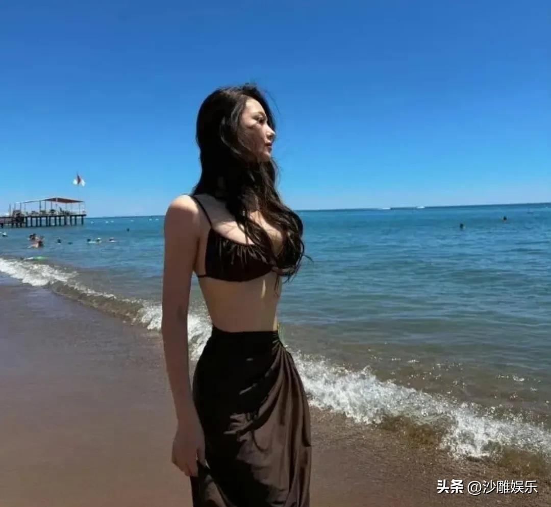 39岁张馨予了，大方晒海边比基尼照！

7月28日，39岁的张馨予突然冲上热搜！