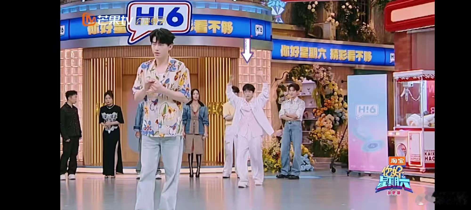 黄子弘凡体内的小狗压不住了你好星期六谁看了不说一句黄子弘凡像小狗啊？得到点“奖励