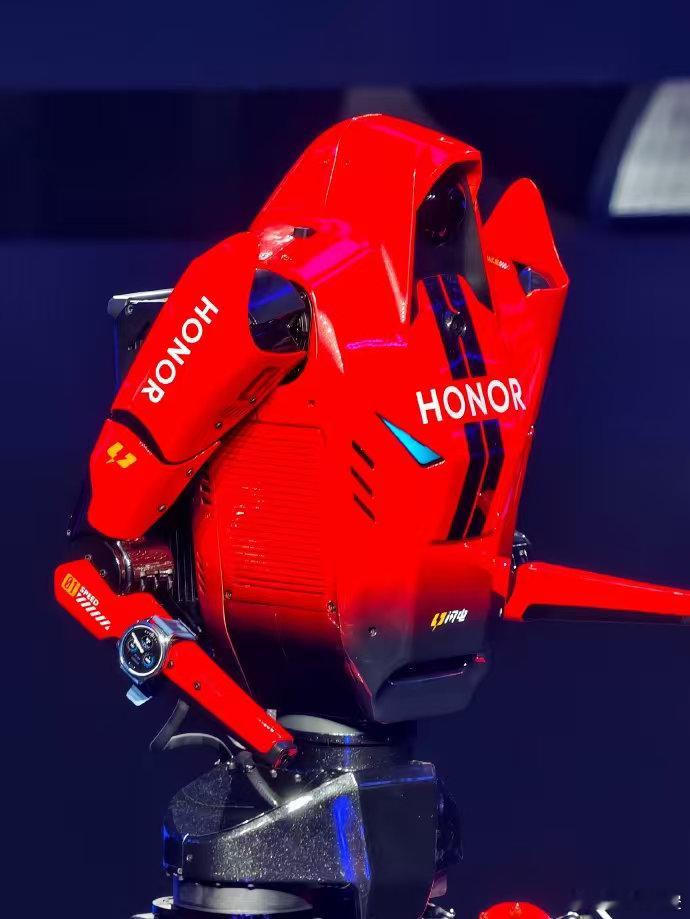 张雪机车在WSBK葡萄牙站打破海外品牌垄断拿下双冠，荣耀机器人“闪电”以50分2