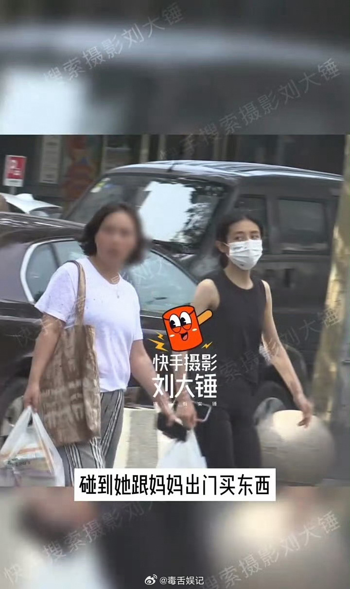 张子枫妹妹因为和焉栩嘉谈恋爱失去了太多……[doge]分手后她快瘦脱相了……以前