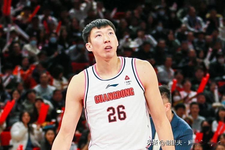 谁留谁走？朱芳雨和杜锋在休赛期将有一次“断舍离”，关系到广东宏远未来，五年冲冠前