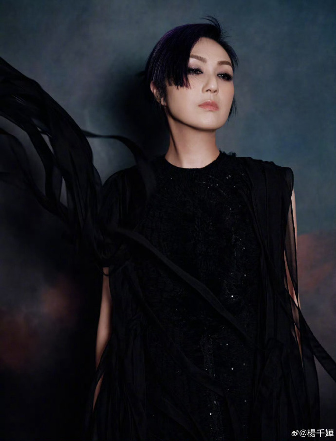 杨千嬅直肠子装不了一点 直播中有人把地点说错，杨千嬅当场疑惑，直接表明没打算去，