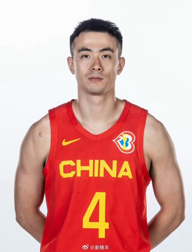 据中国体育报报道，赵继伟担任最新一届中国男篮队长。中国男篮队长调整男篮世预赛中国