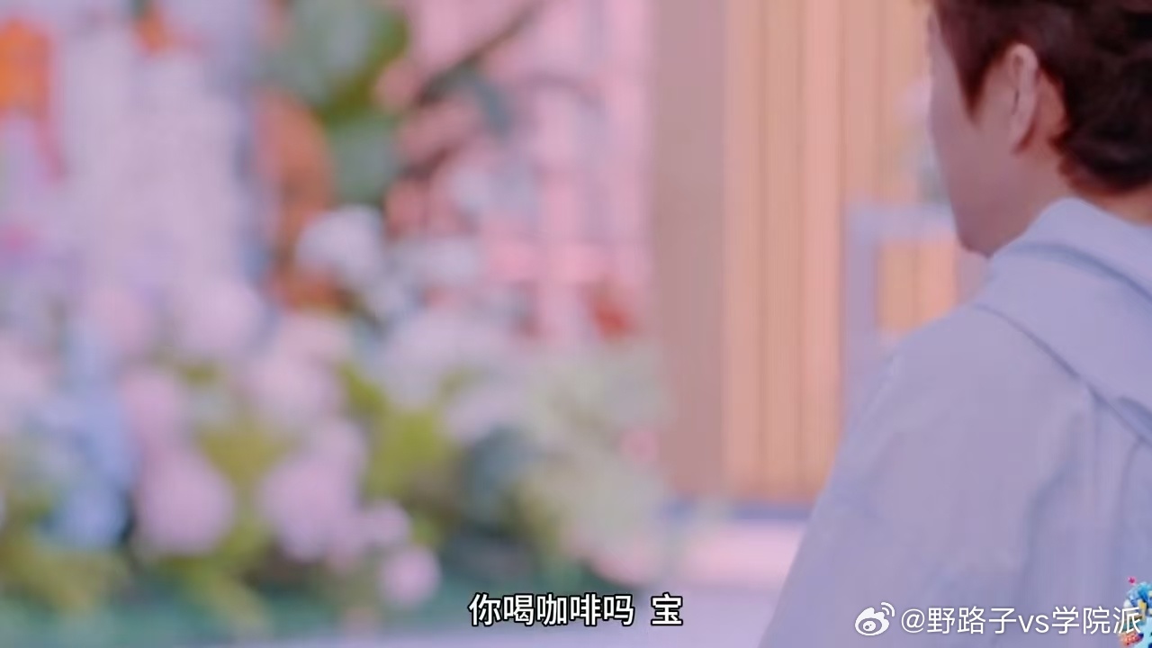 何炅好宠李小冉何炅为李小冉骄傲你好星期六 何炅看向李小冉的眼神充满欣慰，见证着蛰
