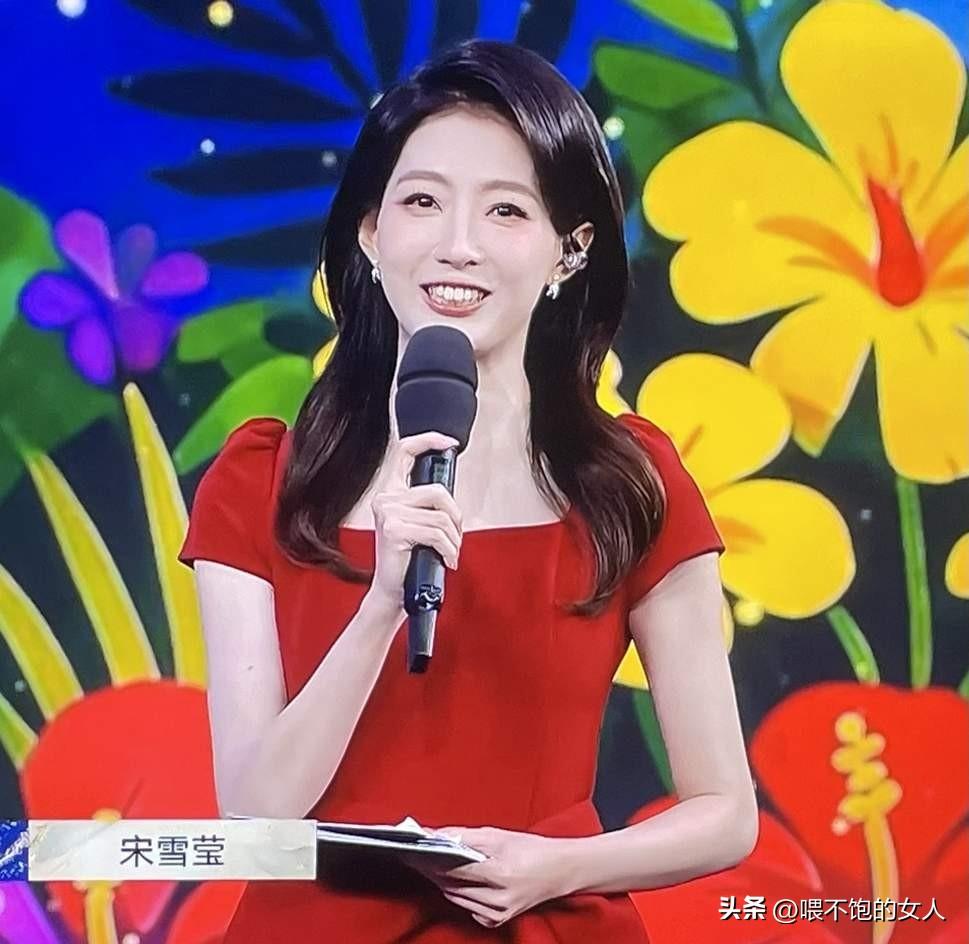 豪门盛宴怎么又换女主持人了！
这换人速度有点快呢？！看来，搞足球还是很香的！