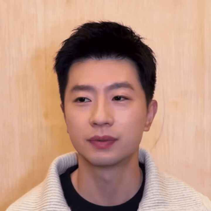 踩组太抽象了竟然说窦靖童蹭她妈…那是人家亲妈也能叫蹭吗，再说王菲当初做幻乐之城都