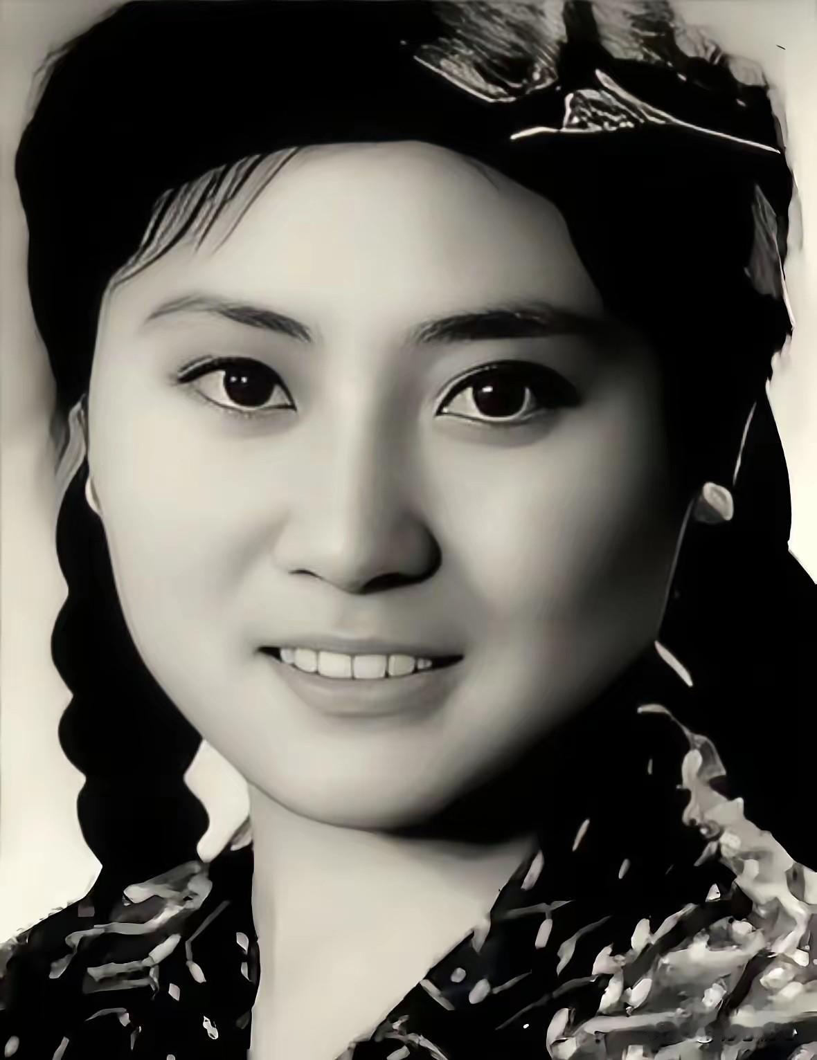 这才是真正的东方美人！八一厂老一辈演员，颜值演技双双封神
 
原八一电影制片厂的