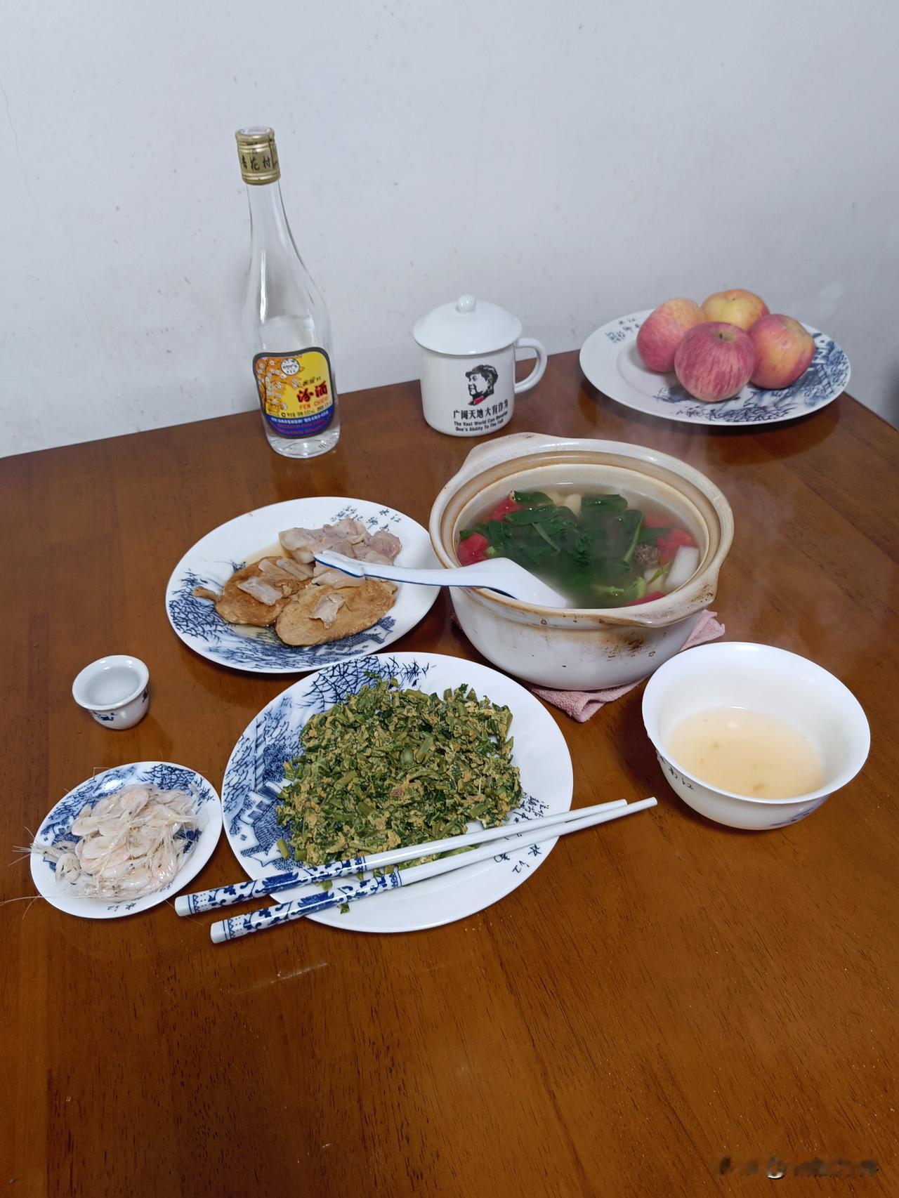 73岁的单身老男人有三个可爱的小美女，一个是我专属的食品营养顾问，比如我有一棵青