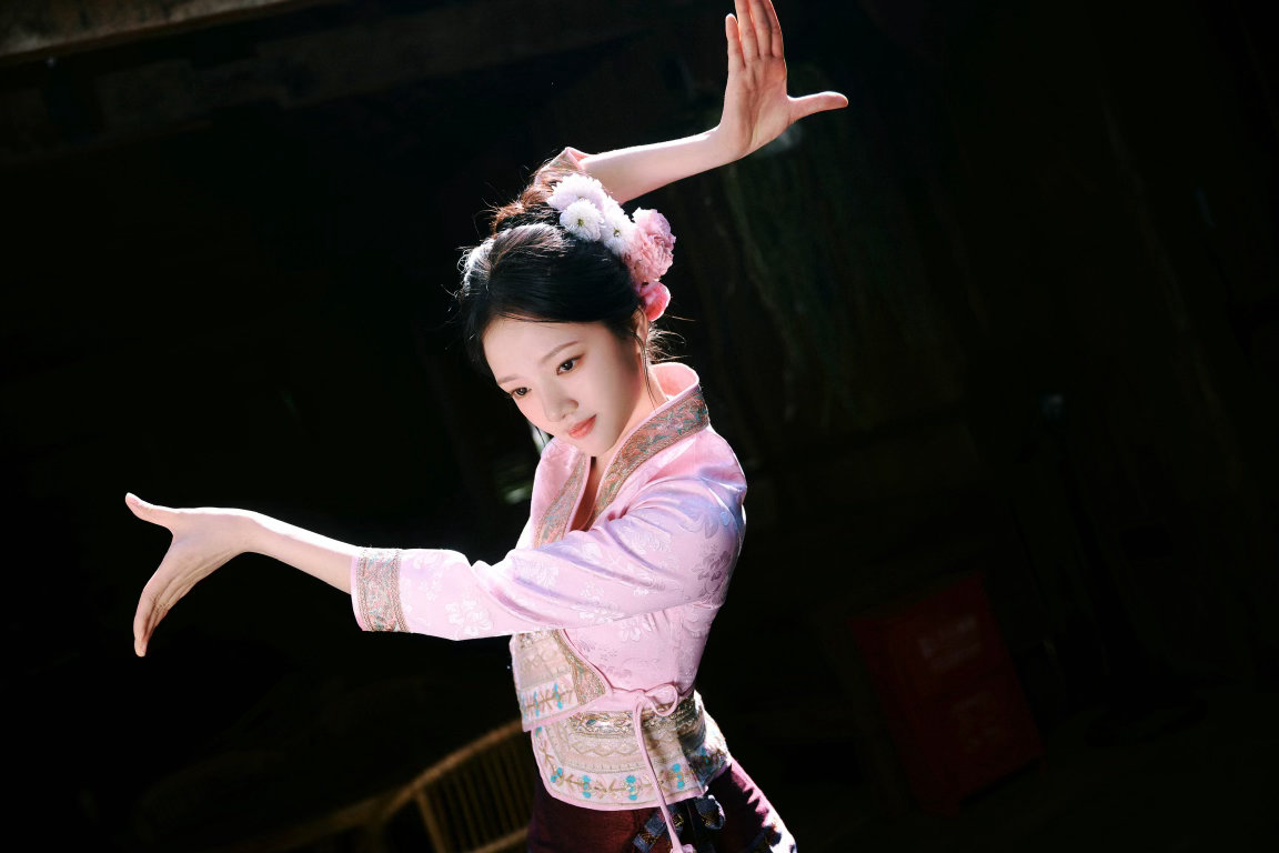 任敏跳傣族舞 北舞严选名不虚传！跳傣族舞超有灵气，柔美动人，太惊艳 