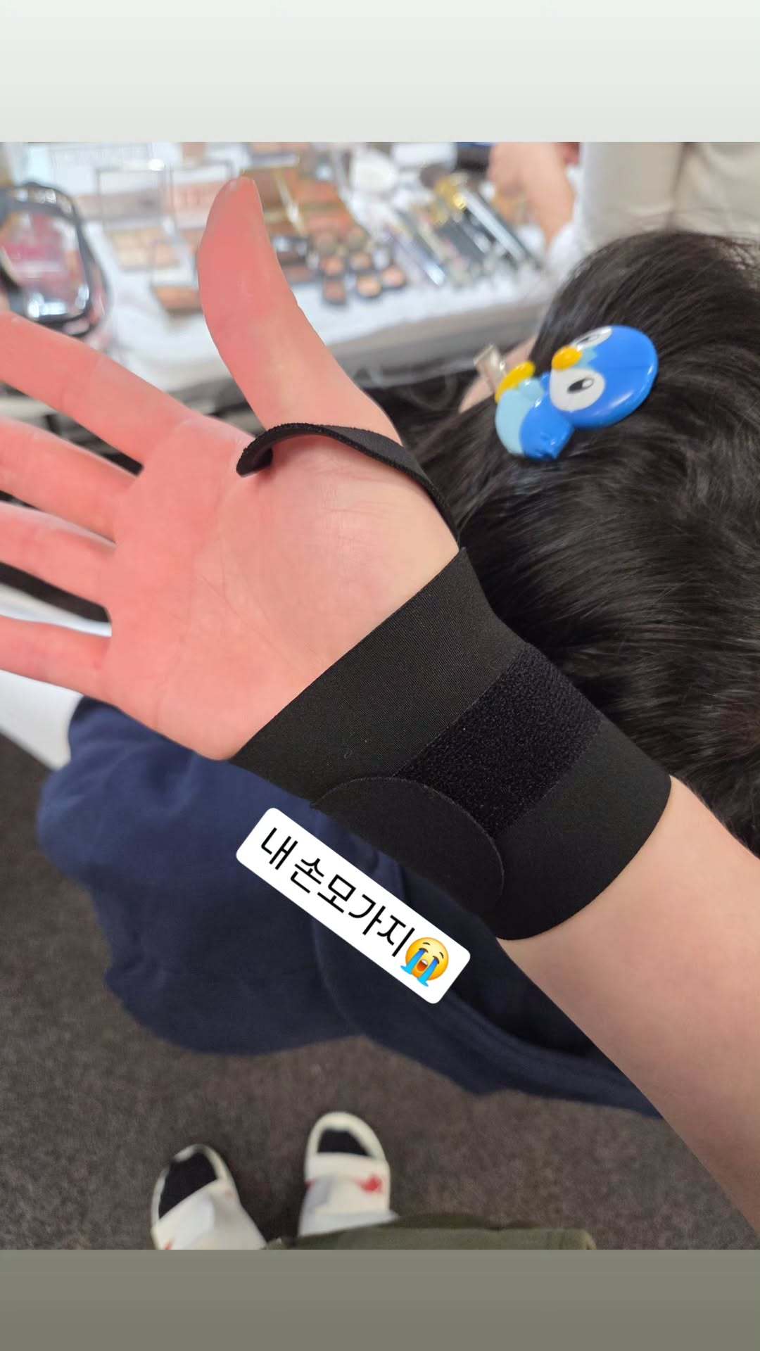 (补更)“CB百蓝_。251213金希澈ins story更新：我的手腕😭 