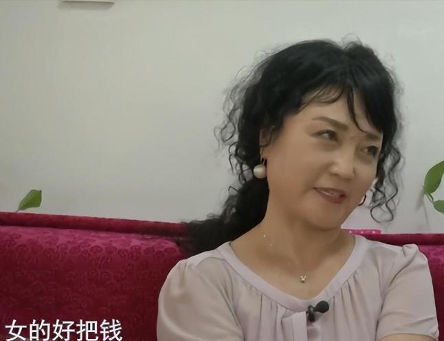 57岁的刘大叔最近通过红娘介绍，认识了54岁的徐大妈。刘大叔已经独自生活多年，儿