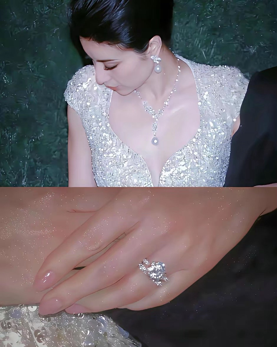 郭晶晶的婚礼比奚梦瑶高级多了，脖子和手背都涂了细闪粉，这才是真正的老钱婚礼。 