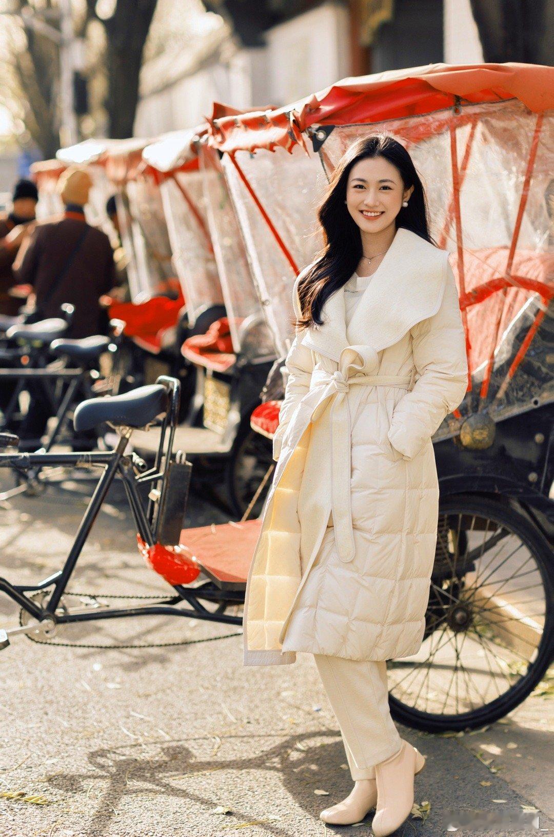 这组照片有点喜气洋洋过新年的感觉（其实是一则羽绒服的广 ） 北京·鼓楼大街