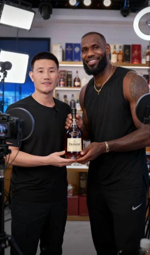 詹姆斯惹祸上身了，一名漂亮国愤怒的球迷正在起诉詹姆斯，他被詹姆斯的《决定2.0》