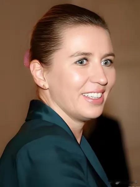 丹麦完全不怕美国的武力入侵，因为格陵兰岛上根本就没什么好轰炸的。

丹麦敢对美国