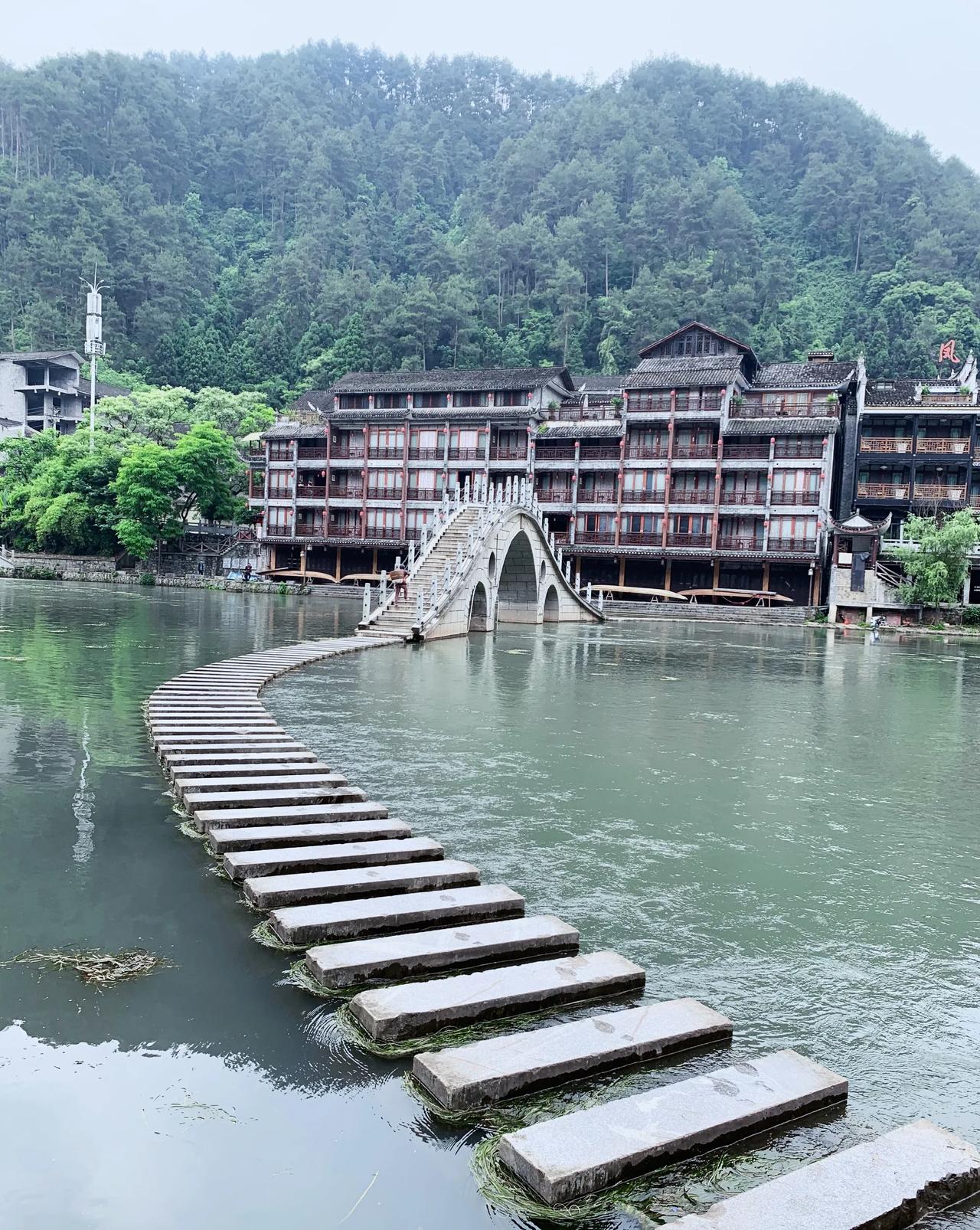 我们人活成别人希望的样子，我们需要得到别人的认可。别人认可你也好，不认可你也罢。