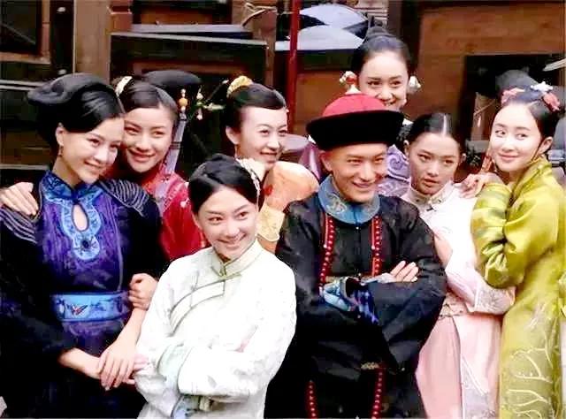 在如今的世界，大多数国家都已经禁止“一夫多妻”的传统制度，中国也不例外。在新中国