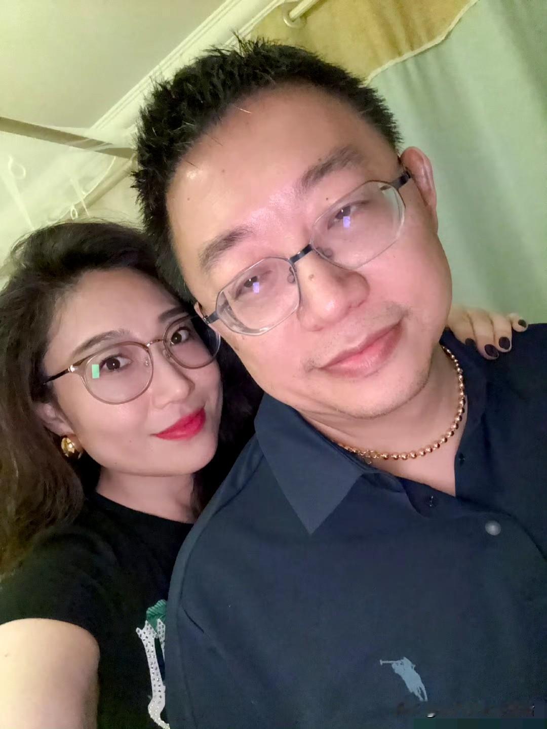 看来恩爱就得秀，不秀不知道有多恩爱[笑哭][笑哭]
看了这么多明星夫妻，最佩服的