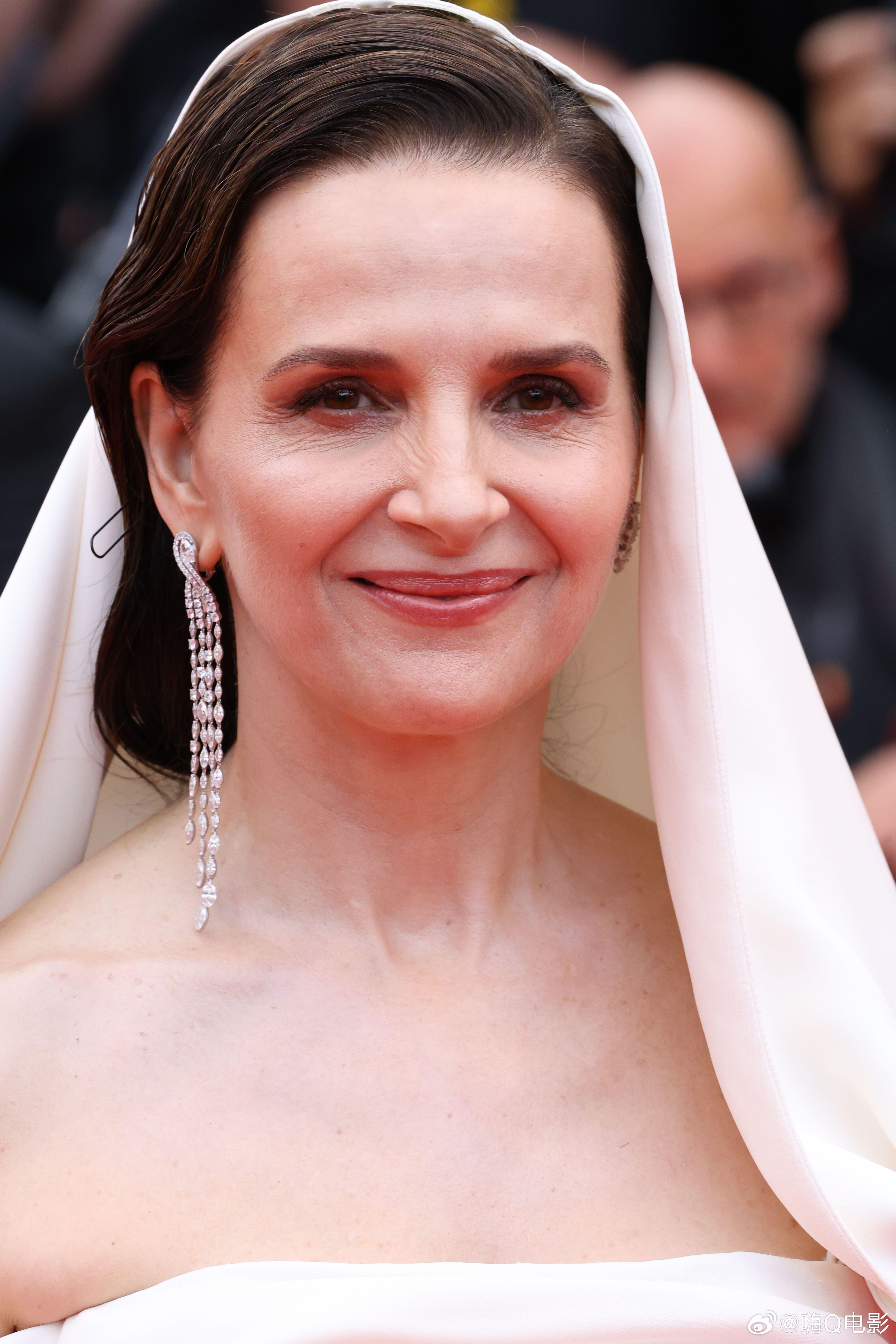 【高清】Juliette Binoche arrives for the Ope