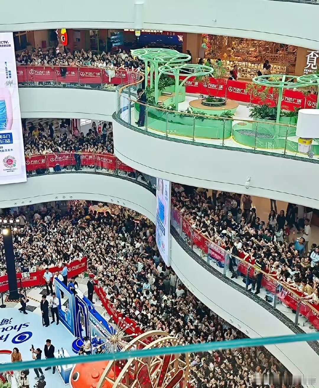 陈都灵海飞丝活动人气陈都灵珠海活动陈都灵海飞丝活动人气，哇塞，[打call][打