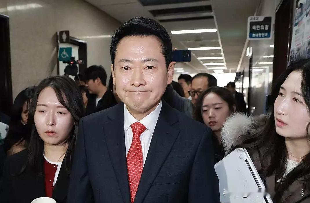 2月12日上午，韩国国民力量党党首张东赫表示：“国民力量党将不参加今天的国会全体