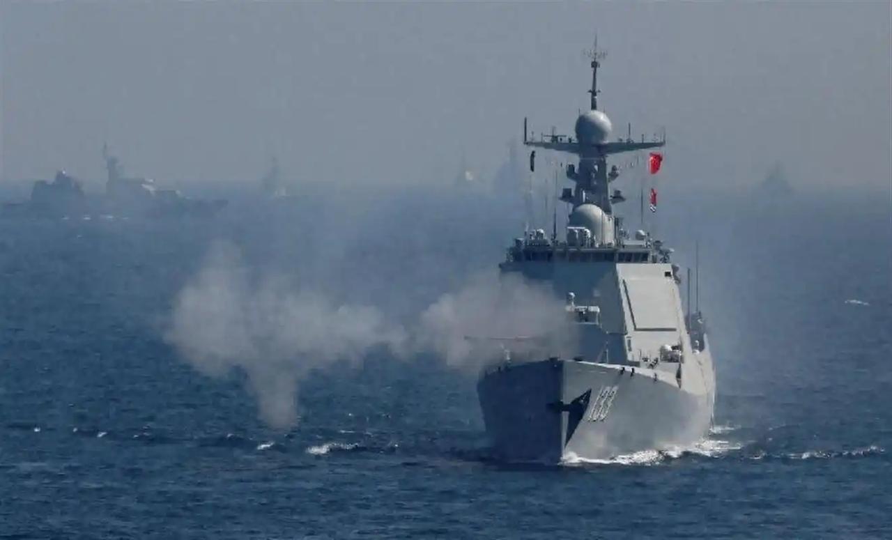 奉陪到底！日本驱逐舰上门挑衅，东部战区宣布，052D冲向横当水道
-
二零二六年