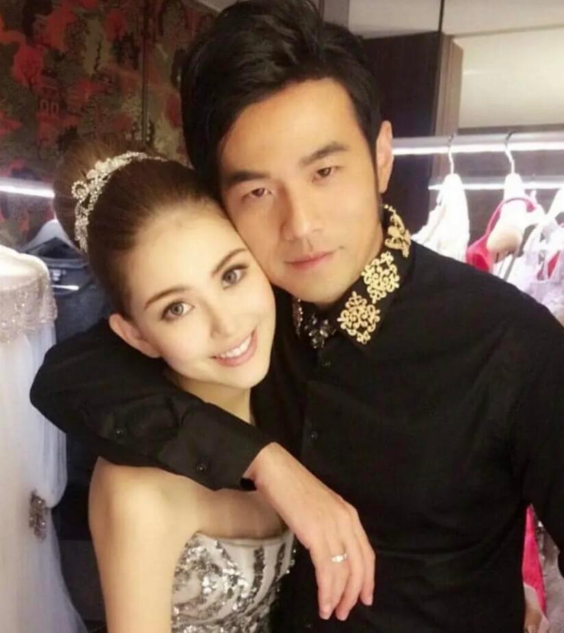 昆凌旧照 看完理解周杰伦了 周杰伦的眼光有什么好质疑的，昆凌完全混血芭比来的啊，