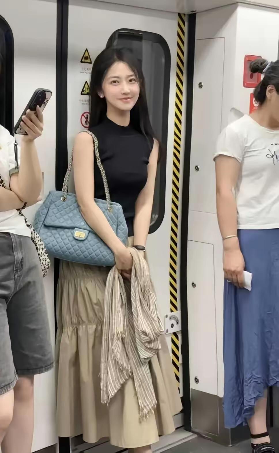 事实上，就工资待遇而言，中级职称普遍高于正科级，副高职称普遍高于副处级，其中副高
