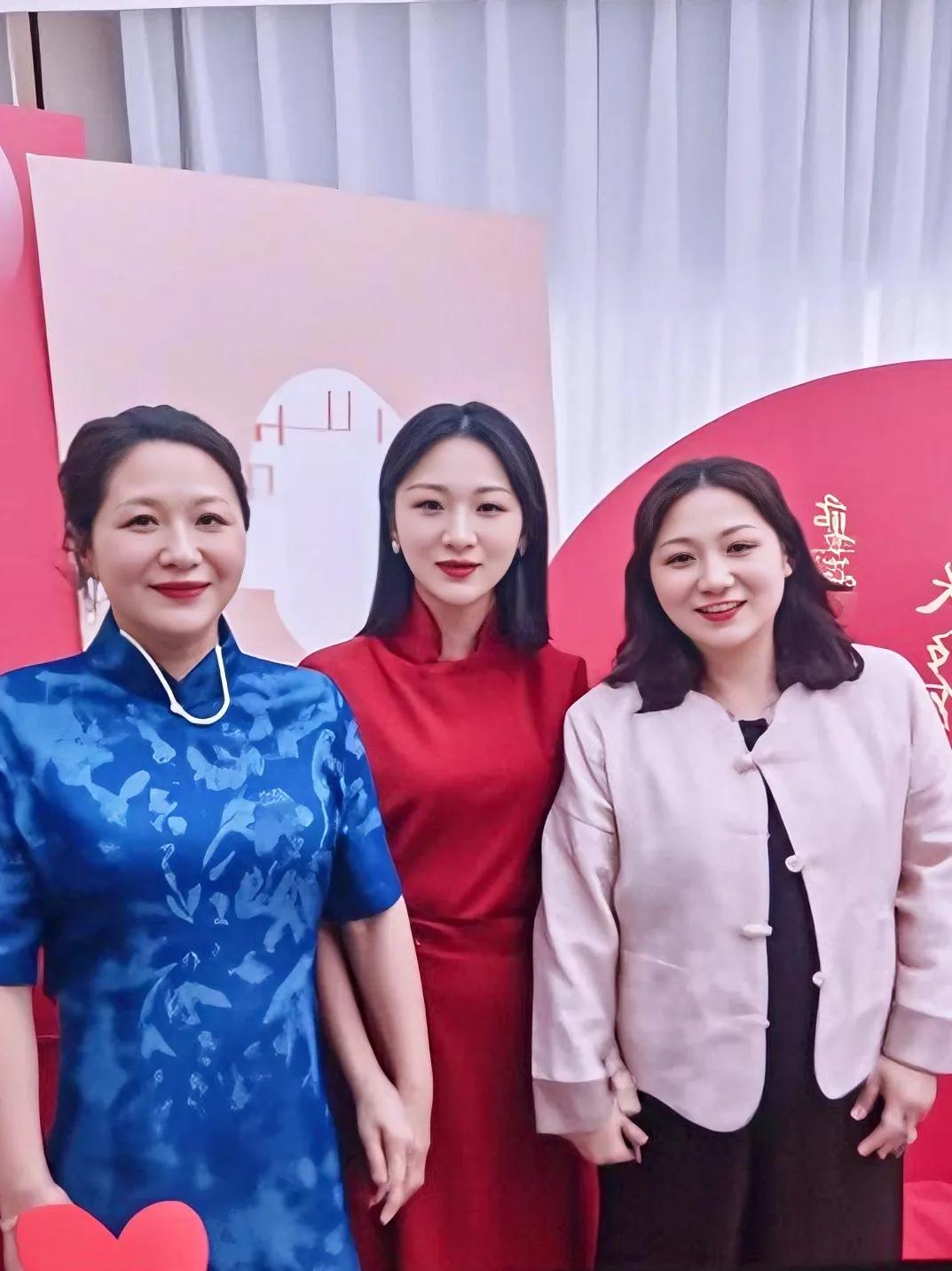 考考眼力！谁是婆婆，谁是妈？
家人们都来挑战一下吧！朋友遇到个难题，图片里有三个