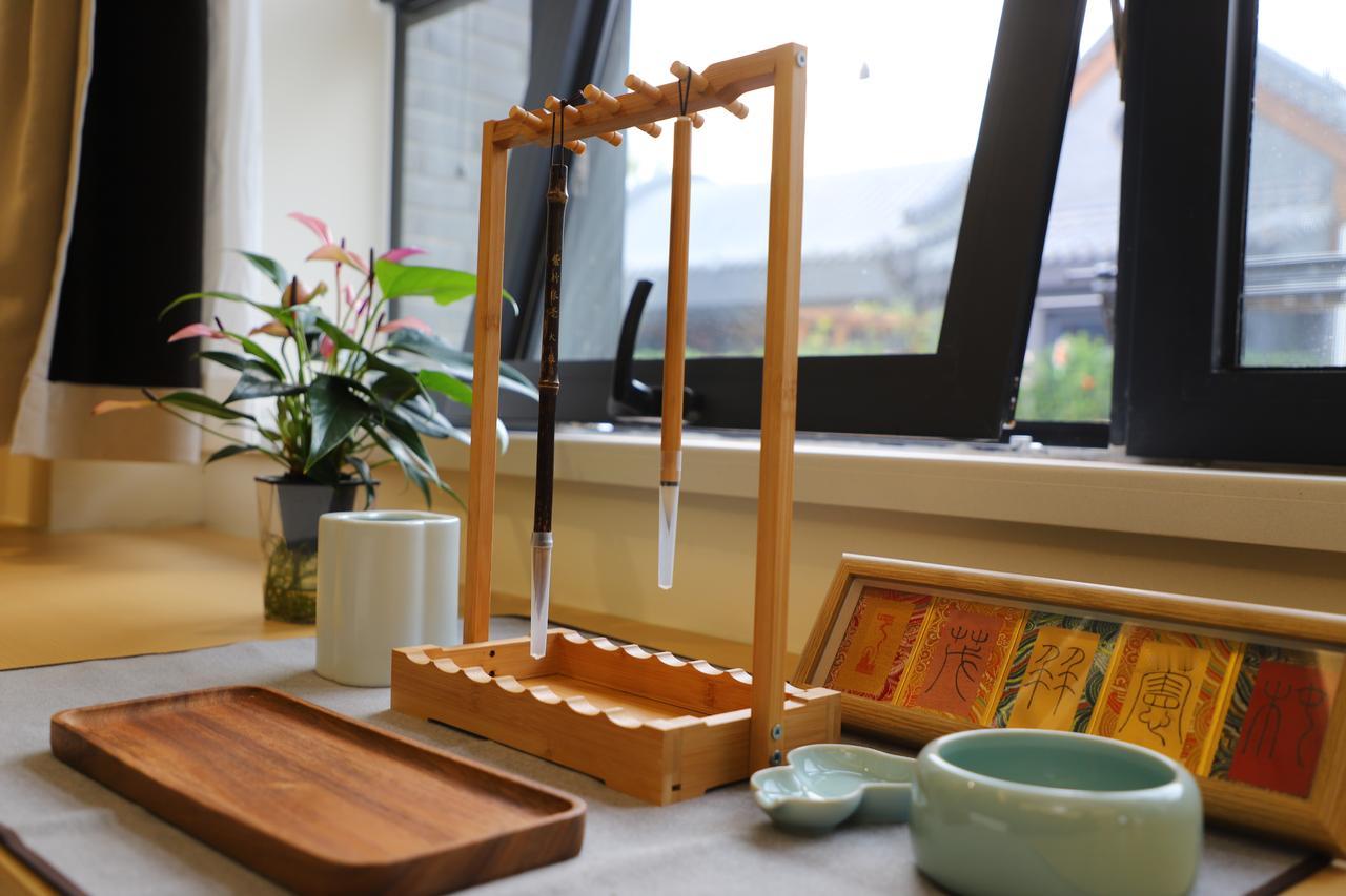 V看魅力裕华”为主题的采风活动，邀请多位网络大V、自媒体代表实地探访椿萱蕙·裕馨