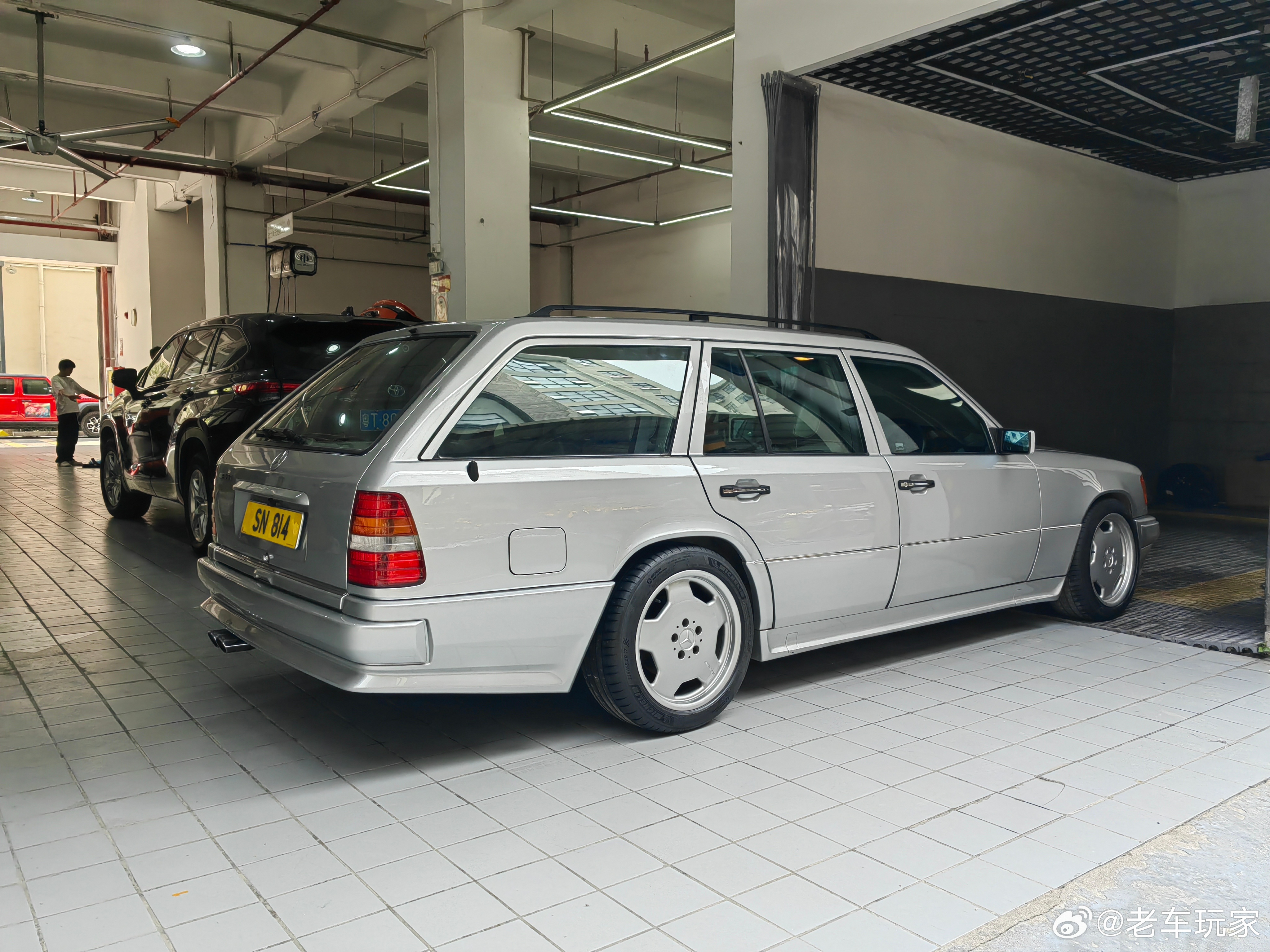 和各位粉丝通报一个好消息，我终于在深圳有了自己的喷漆工房了ANYCAR粤港汽车文