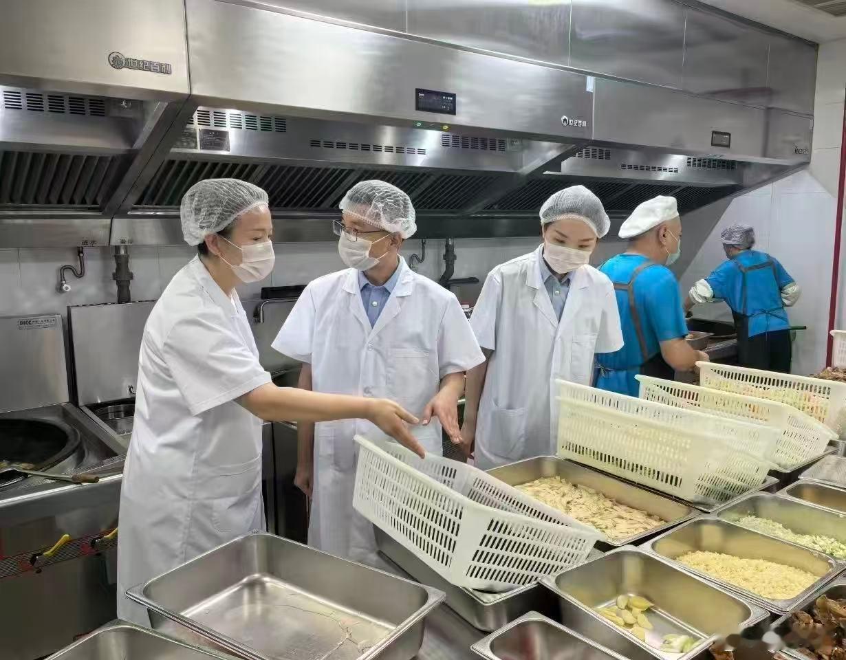 社区食堂能否助力？我昨天推荐，说上海的学校，可以去学学哈尔滨的“妈妈食堂”模式，