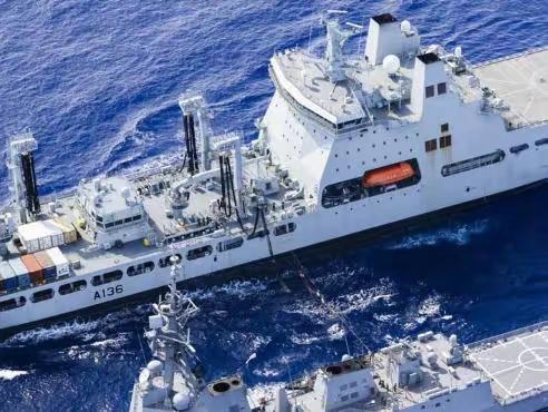 派出一艘破补给舰偷偷摸摸到南海，没兔子胆大，这还是大英帝国海军吗？
      