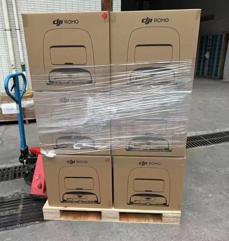 大疆旗下首款扫地机器人ROMO在8月6日发布，这下，大疆可以把自己在无人机领域所