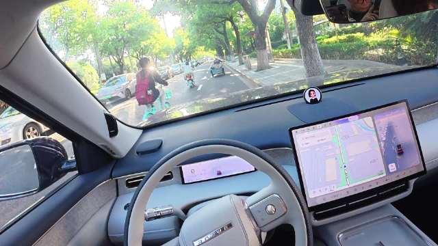 家越07把豆包大模型实体化搬上车，再用15万级的定位玩科技平权，让普通家庭也能用上会思考、能成长的智