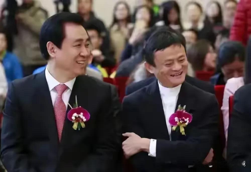 有人说，马云和成龙有的一拼，请成龙做广告的很多厂家都倒闭了，而和马云合影的很多人