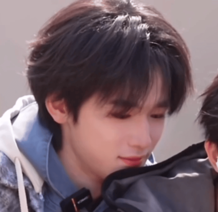 挑战1秒做10个表情 