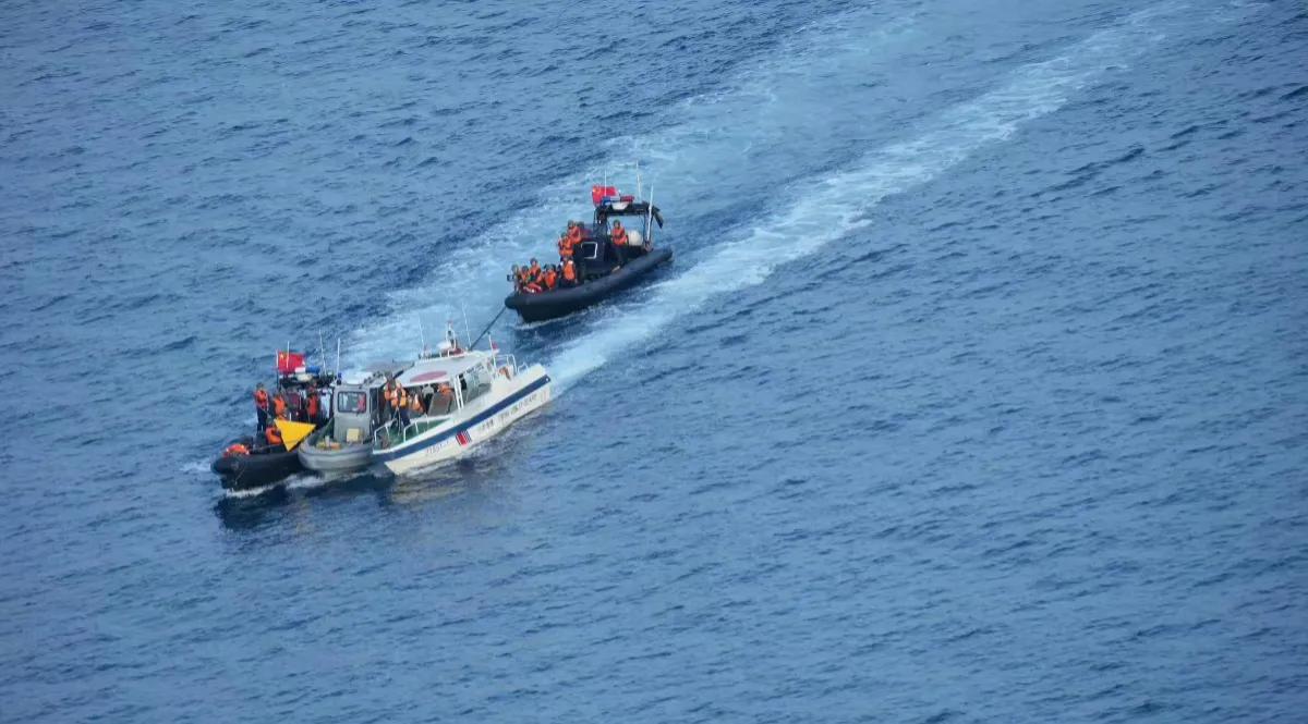 我们之所以敢徒手登上菲律宾的船只，并且下了他们的枪，主要有以下三点原因。首先就是