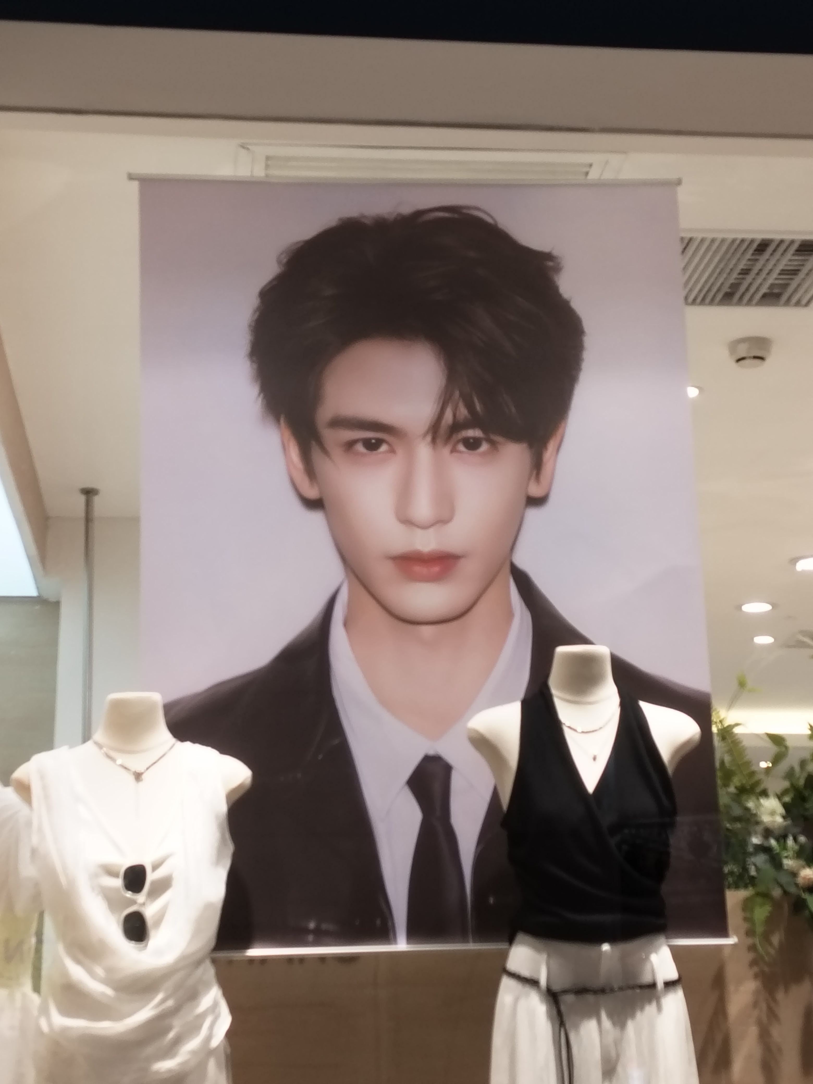 偶遇  两家店子都有 