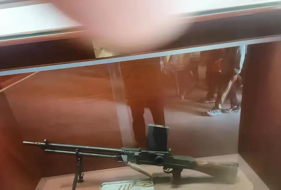 大刀对刺刀真是送死。

据经历过抗战的老人说，肉搏战时，我们的兄弟刚扬起大刀，鬼