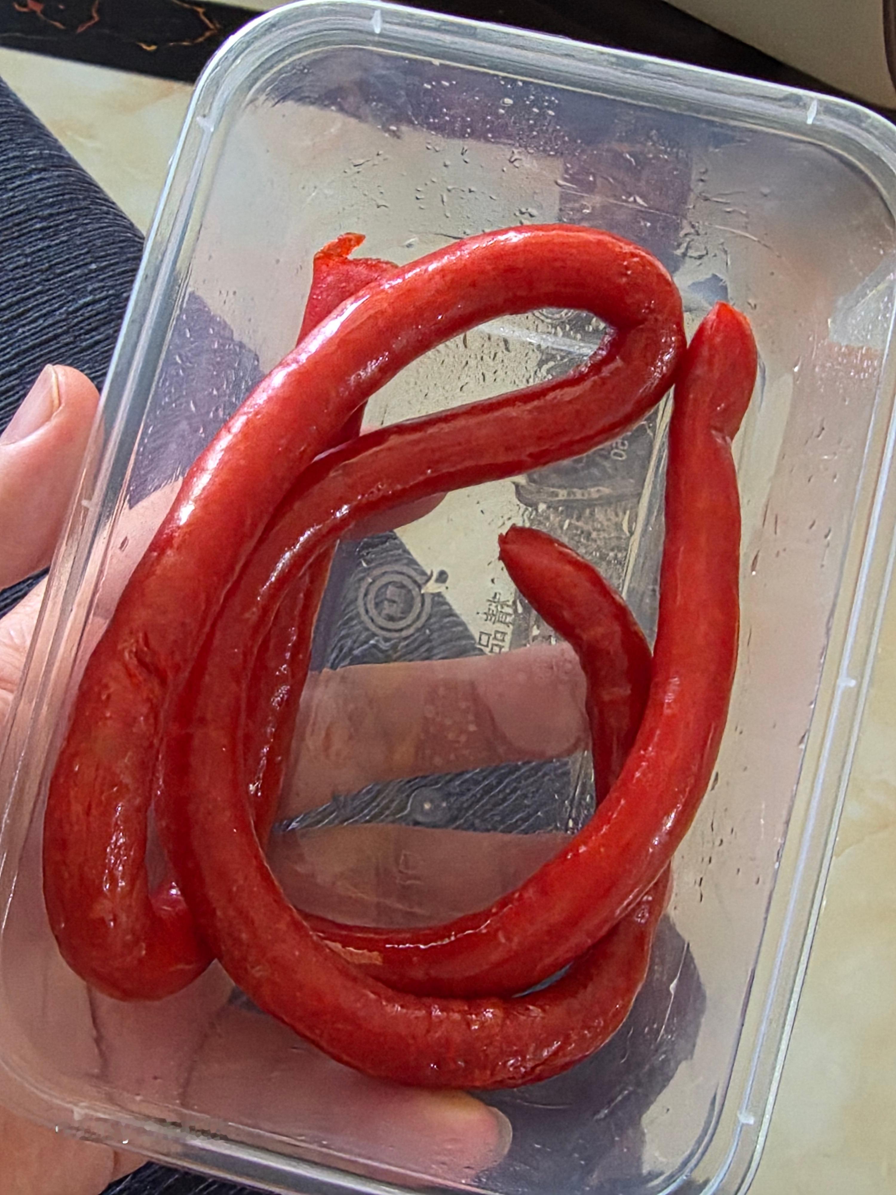 永辉这个肠真的挺好吃的，但我买回来，我妈说像蚯蚓，我妹说像XX，搞得我一下子没胃