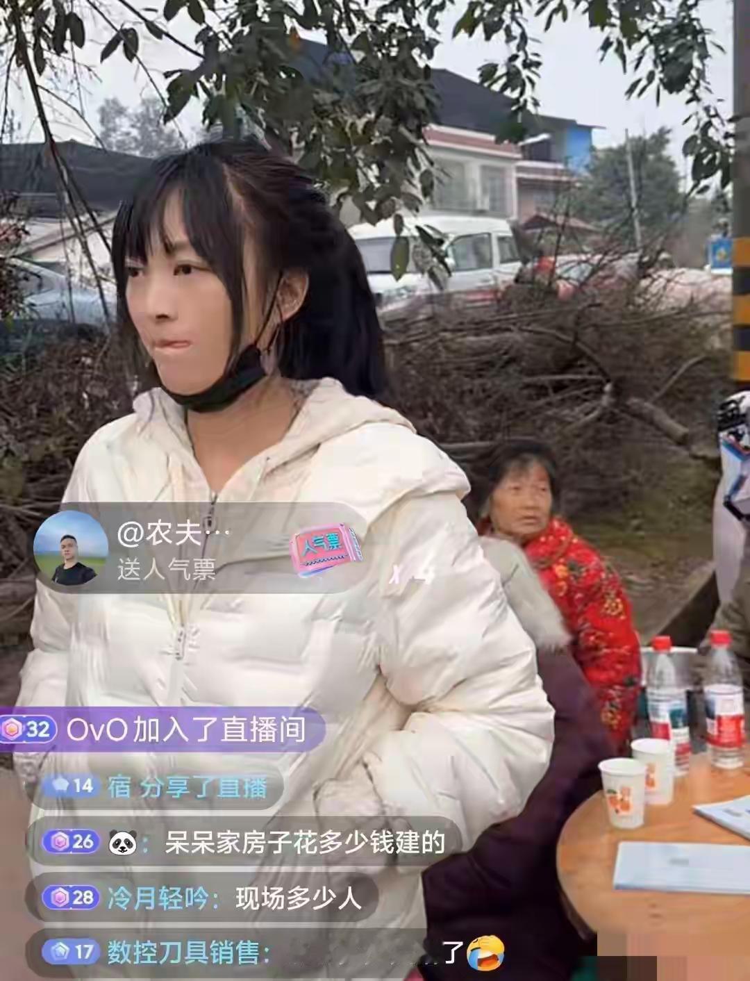 合川“杀猪饭”女主，给所有想红的人上了一堂清醒课。

她最聪明的操作，不是随手一