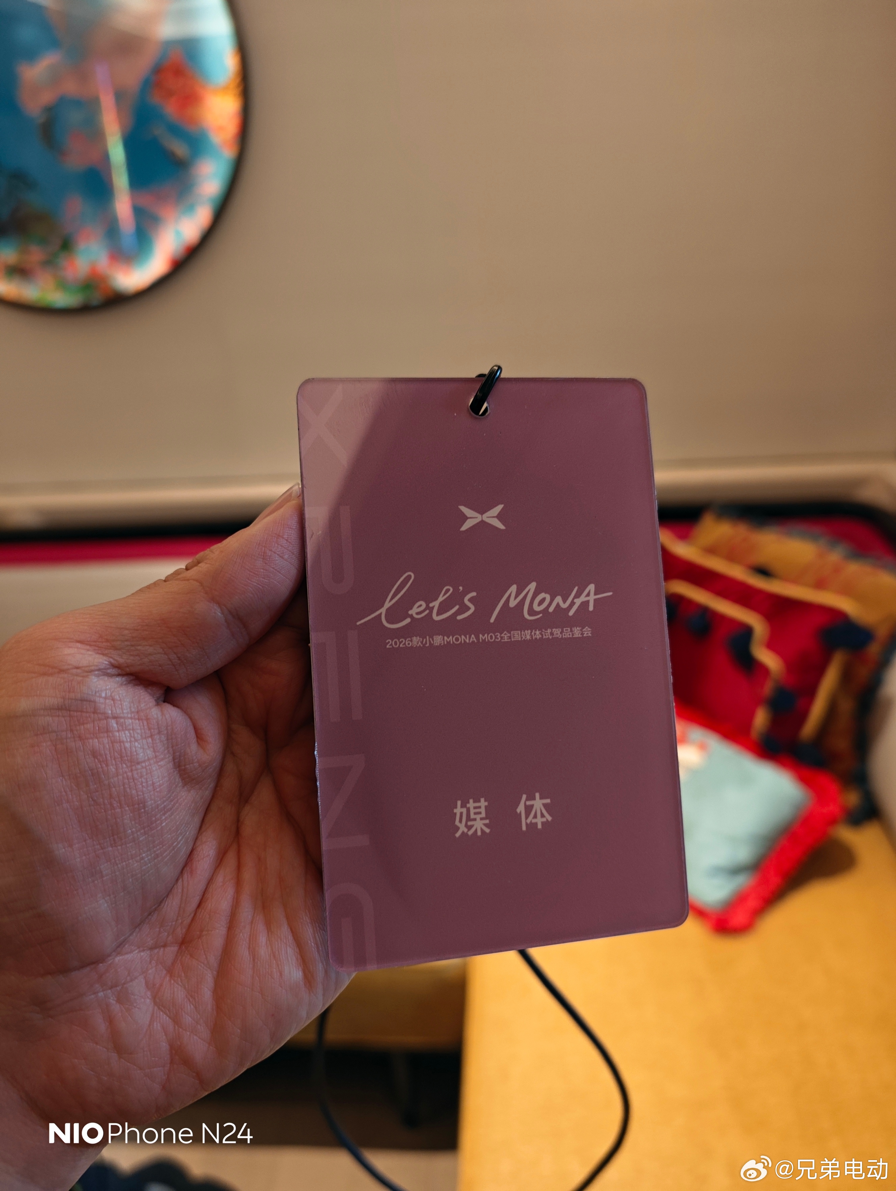 今天试驾小鹏26款新mona m03，小鹏安排的小礼物不错，实用精致很喜欢。酒店