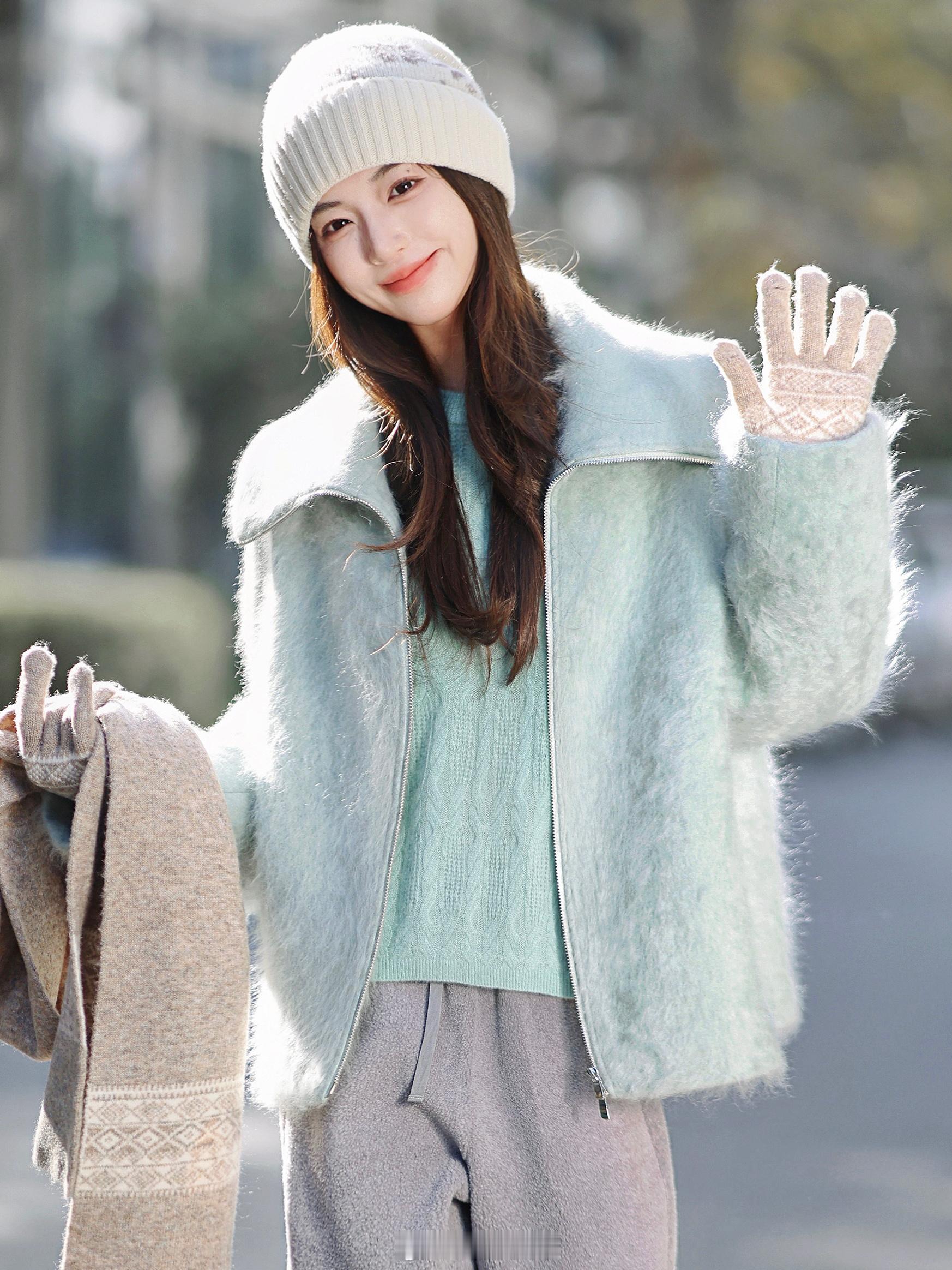 啊啊啊拉毛大衣 我“宣”你～羊绒*羊毛/拉绒工艺 轻软暖和这颜色真的很少见 实物