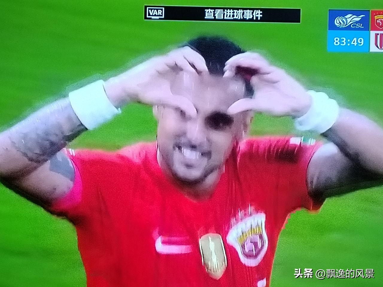 成都蓉城三球惨败上海海港，错失三次冠军点，想拿冠军不容易！
中超争冠焦点战，成都