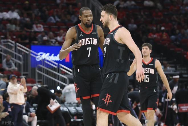 火箭战胜国王   NBA常规赛火箭128-97大胜国王，休斯顿火箭里德-谢泼德2