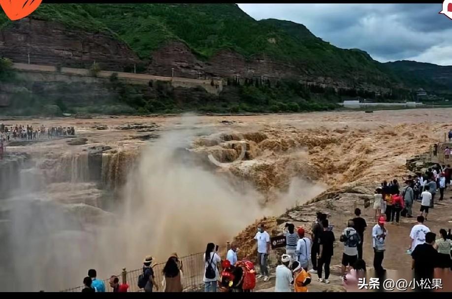 这边，壶口瀑布还在为了一张100块的门票，追着游客要个说法。

那边，江西庐山直