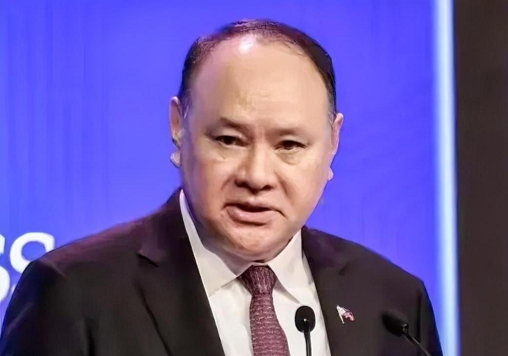 菲律宾防长特奥多罗10月23日突然表示，任何针对非法坐滩仁爱礁“马德雷山”号使用